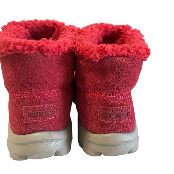 Skechers Go Walk Suede Faux Fru Boots Red Slip On Ankle Bootie Womens Size 7 - Picture 9 of 15